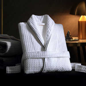 Peignoirs personnalisés avec logo Peignoir de qualité supérieure en nid d'abeille pour femmes Peignoir d'hôtel en coton avec logo brodé à poils coupés - Product Image 3