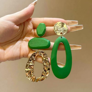 Pendientes largos de madera natural bohemios personalizados al por mayor, con aros de madera <span class=keywords><strong>y</strong></span> metal, chapados en <span class=keywords><strong>oro</strong></span>, hechos a mano con cuentas para mujer. - Product Image 5