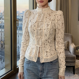 Chemisier en dentelle crochetée pour femme, col montant, coupe ajustée, manches courtes, élégant, pour le bureau - Product Image 1