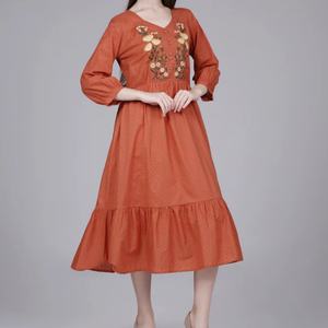 ชุดเดรสผ้าฝ้ายลินินทรงเอ สไตล์ลำลอง คอวี แขนยาวระบาย แต่งระบาย  ความยาวปานกลาง สำหรับผู้หญิง  ปรับแต่งได้ตามต้องการ - Product Image 3