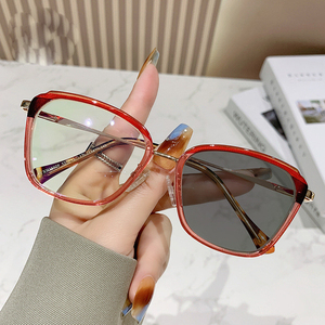 Mkh302 của phụ nữ khung quang học Kính mắt New Quảng trường thời trang photochromic chống ánh sáng màu xanh Chặn kính rắn cho tất cả các mặt - Product Image 4