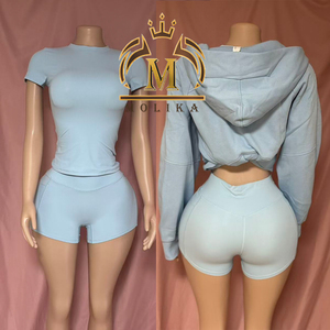 Set <span class=keywords><strong>3</strong></span> Pezzi Personalizzato con Logo per Donna: Giacca con Cappuccio, Maglietta e Pantaloncini Coordinati, Completo Sportivo Tre Pezzi - Product Image 2
