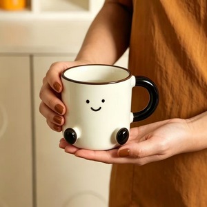 Tazza da Caffè in Ceramica Creativa con Faccina Sorridente, Simpatica Tazza per Bere Acqua con Piccole Piedeformi - Product Image 5
