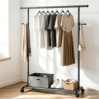 Chariot de séchage mobile en métal pour vêtements, avec barre supérieure unique, porte-jupes long, petites crochets latéraux et base à lattes