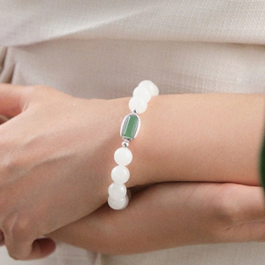 กำไลข้อมือหยกขาวเหอเถียนและโกเมนขายดีที่สุด ประดับคริสตัลสีน้ำตาลขนาด 10 มม. ถึง 14 มม. พร้อมเชือกถักยืดหยุ่นสูง - Product Image 4