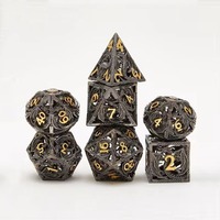 Ensemble de 7 dés de luxe polyédriques en métal, motif feuille, creux et durables, accessoires de jeu de société, emballage personnalisable