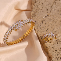 Ensemble de bijoux tendance pour femmes, style européen, avec bracelet ouvert entièrement serti de zircons et bague réglable en zircon en forme de losange, accessoires en acier inoxydable