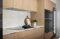 Meubles de cuisine minimalistes en chêne clair Vermonhouzz avec îlot, armoires de cuisine modulaires en bois sur mesure pour usage domestique