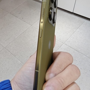 Teléfono Inteligente Curvo Motorola Moto Signature X70 Air Pro de 6.8'' con Snapdragon 8 Gen5, 5200mAh, 50MP, 165Hz, ROM Global para Juegos - Product Image 6