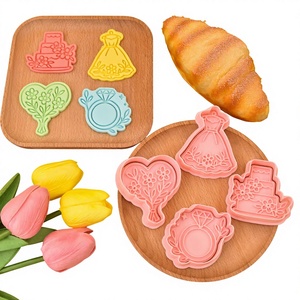 <span class=keywords><strong>Emporte</strong></span>-pièce 3D en forme de robe de mariée et bague de fiançailles pour biscuits en pâte à modeler et biscuits imprimés DIY - Product Image 2