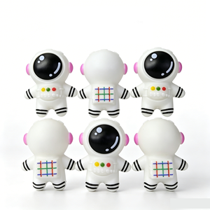 Muñecos de dibujos animados hechos a mano de astronautas, adornos de juguete de moda, regalo al por mayor - Product Image 1