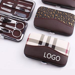Professionnel 7 pièces Mini Logo personnalisé boîte en polyuréthane ensemble <span class=keywords><strong>de</strong></span> manucure cadeau en acier inoxydable voyage coupe-ongles manucure et pédicure ensemble - Product Image 1