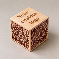 Support en bois personnalisé pour code QR, publicité gravée, paiement, signalisation Wi-Fi, logo d'entreprise, menus numériques, support en bois en forme de cube