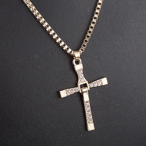 Collana con Croce di Strass del Personaggio Dominic Toretto dei Film <span class=keywords><strong>Fast</strong></span> <span class=keywords><strong>and</strong></span> <span class=keywords><strong>Furious</strong></span>, Ciondolo in Cristallo, Gioielli da Uomo - Product Image 2
