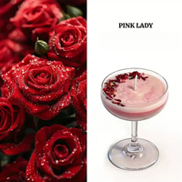 Bougie parfumée en forme de verre à cocktail haut simulé avec dessus décoratif en forme de dessert aux fruits, cire parfumée