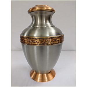 Urnes commémoratives solides de style américain pour adultes Urnes de crémation métalliques décoratives pour services funéraires en vente - Product Image 2
