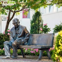 Produits en promotion : Sculpture personnalisée en laiton de figure de vieil homme assis sur un banc