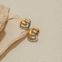 Classique Boucles d'oreilles lisses en forme de 8 en acier inoxydable plaqué or 18 carats, couleur or et argent, paire