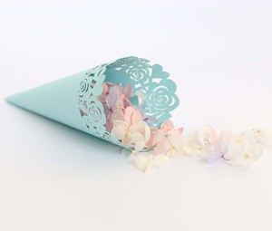กรวยใส่ดอกไม้สีขาวลายดอกกุหลาบตัดด้วยเลเซอร์ กล่องของชำร่วยงานแต่งงาน DIY ที่ใส่กลีบดอกไม้ อุปกรณ์ตกแต่งงานปาร์ตี้ - Product Image 5