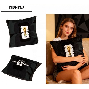 Couverture-coussin carrée noire <span class=keywords><strong>FIFA</strong></span> <span class=keywords><strong>Coupe</strong></span> <span class=keywords><strong>du</strong></span> <span class=keywords><strong>Monde</strong></span> 2026, produit officiel sous licence pour les fans de football, décoration intérieure, cadeau - Product Image 2