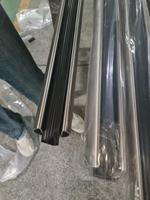 Système de tubes ronds en acier inoxydable à fentes pour balustrade de balcon en verre