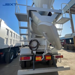 Camión Mezclador de Concreto SINOTRUK HOWO de 10 Llantas, 6X4, Montado en Camión, en Existencia - Product Image 4