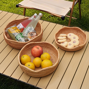 Großhandel Faltbarer Luxuriöser Vintage-Rattan-Obstkorb Weißes Geflochtenes Tablett für Couchtisch Esszimmer Aufbewahrung Obst - Product Image 3