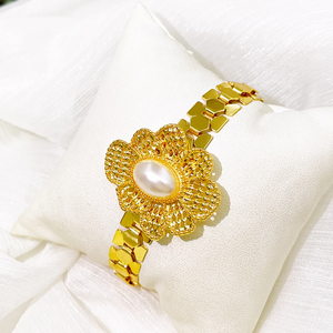 Elegante Juego de Joyería de 4 Piezas en Color Dorado, Juego de Collar, Pulsera, Pendientes y Anillo de Perlas de Imitación para Bodas y Fiestas - Product Image 3
