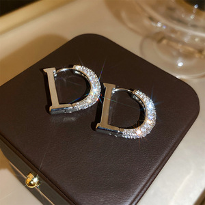 Orecchini geometrici con zirconi per donna, gioielli per le orecchie semplici ed eleganti alla moda - Product Image 2
