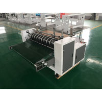 Machine d'assemblage automatique de cloisons en carton ondulé