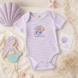 Laissez votre petite princesse briller dans ce adorable combinaison sirène fabriqué en coton doux et respirant pour un usage quotidien. - Product Image 1