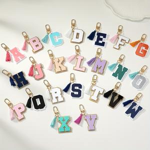 Porte-clé<span class=keywords><strong>s</strong></span> tendance en acrylique style bohème avec pompon et initiale simple, 26 lettres anglaises, marque <span class=keywords><strong>AIMEE</strong></span>, logo numérique personnalisé - Product Image 2