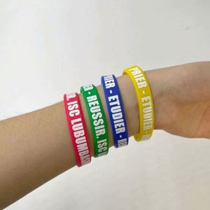 สายรัดข้อมือซิลิโคนโลโก้แบบกำหนดเอง สายรัดข้อมือซิลิโคนโลโก้แบบนูนต่ำ แฟชั่นโฆษณาแบบกำหนดเอง - Product Image 2