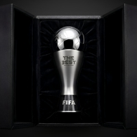 Trophée de luxe en métal argenté avec boule 3D sur le dessus, récompense sportive personnalisée gravée pour le meilleur joueur de l'année, prix de reconnaissance de haute qualité