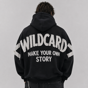 Sweat à capuche noir personnalisé avec broderie de lettres au dos, appliqué à bords bruts, en molleton épais, style streetwear pour homme - Product Image 1