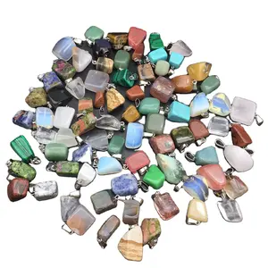 All'ingrosso di vari tipi di pietre preziose levigate naturali cadenti ciondolo pietre assortite per vendere gioielli