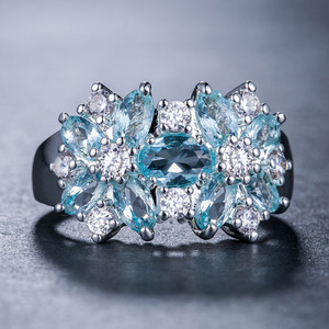 Anello colorato a forma di fiore marquise per donna, elegante gioiello floreale scintillante alla moda - Product Image 1