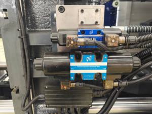 <span class=keywords><strong>Jeringa</strong></span> desechable médica de plástico de alta eficiencia y fabricación de agujas Máquina horizontal de moldeo por soplado de PET - Product Image 5