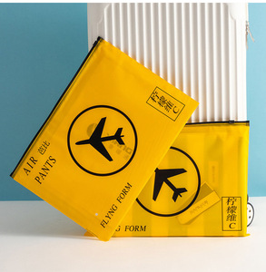 Sac de protection sportif UniOne personnalisé en CPE dépoli avec fermeture éclair, emballage durable pour attelles de coude, sac à fermeture éclair pour entreprises - Product Image 2