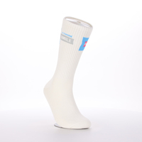 Chaussettes en coton personnalisées à marque privée, avec motifs textiles tissés, possibilité de personnaliser le logo et les couleurs