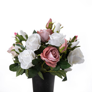 Bouquet de roses artificielles en velours CallaFloral, rouge foncé, polyester, décorations de mariage - Product Image 5