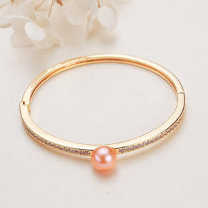 กำไลข้อมือไข่มุกน้ำจืดชุบทองแดงและทองคำแบบขายส่ง ประดับเพชรซิคอนทรงกลม กำไลข้อมือจูจี้ - Product Image 2