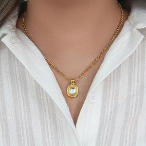 Collar de Acero Inoxidable para Mujer, Estilo INS 2022, Cadena de Clavícula Europea Americana con Zirconia, Chapado en Oro de 18K, Nuevo y Popular en Internet - Product Image 4