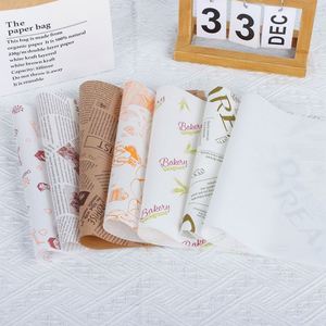 Papier d'emballage alimentaire en papier kraft enduit de PE imprimé avec un logo personnalisé, résistant à la graisse, pour pain, hamburgers, sandwichs - Product Image 2