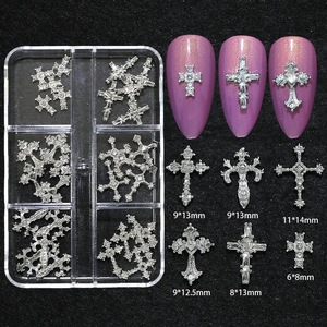Venta al por Mayor de Dijes de <span class=keywords><strong>Uñas</strong></span> en Forma de Cruz 3D de Aleación X6 con 6 Compartimentos, Metal Plateado con Pedrería <span class=keywords><strong>para</strong></span> Decoración de <span class=keywords><strong>Uñas</strong></span>, Suministros <span class=keywords><strong>para</strong></span> <span class=keywords><strong>Uñas</strong></span> DIY - Product Image 1