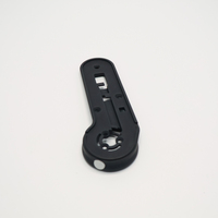 Plaque de montage en aluminium moulé sous pression usiné CNC noir, support de traversée multi-trous personnalisé