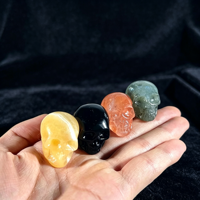 Vente en gros de pierres naturelles et de pierres précieuses. Petites crânes sculptées. Exquises petites crânes en cristal. Décorations pour la maison.