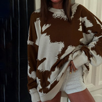 Koleksi musim gugur musim dingin 2025 pakaian rajutan panjang Korea wanita Retro Sweater pola sapi leher longgar grosir