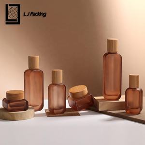 مجموعة تغليف مستحضرات التجميل الفاخرة جرة كريم زجاجي العنبر 50 جرام مع غطاء من خشب الخيزران - Product Image 3