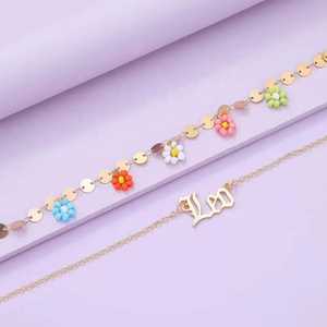 Gaby – bracelets de cheville colorés fleur pendante, bracelet de plage de pied avec double chaîne, bracelet de cheville zodiaque pour femmes, vente en gros, bijoux de corps - Product Image 3